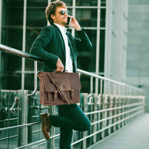 MATADOR Leder Umhängetasche DUBAI Laptoptasche 18 Zoll Hunter Braun